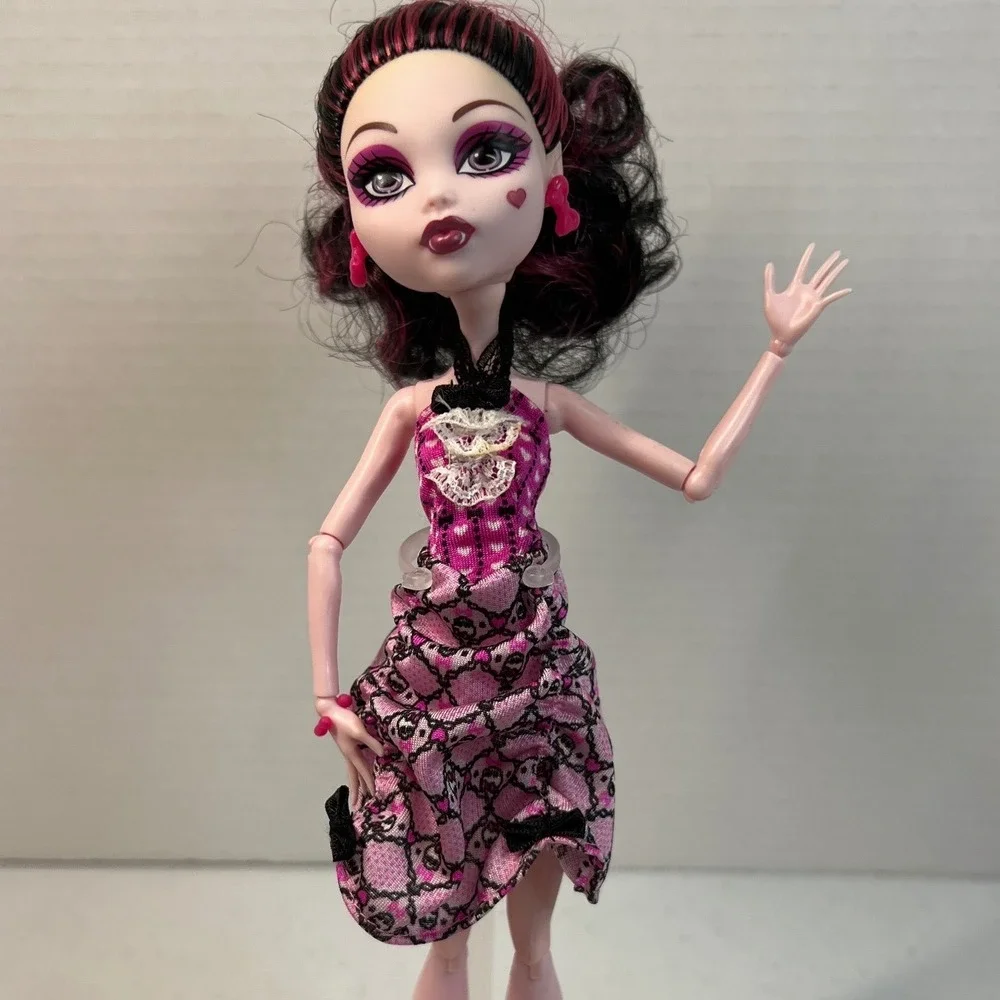 Monster High Draculaura Dot Dead Gorgeous Pink Black Dress Doll Mattel X3712